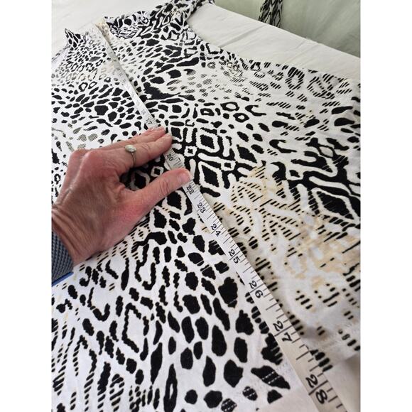 Chico's EUC Leopard elbow sleeve v-neck top 16 XL white black beige - Picture 9 of 17